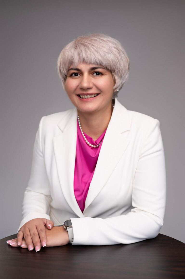 Read more about the article „HR-ul strategic nu este despre liste de acțiuni, ci despre direcție, coerență și oameni potriviți la locul potrivit”. Interviu cu Simona Fuchilă, Managing Partner Emergent HR